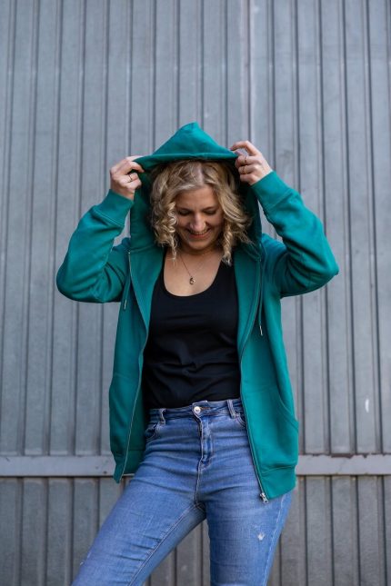 STRONG Sweatjacke